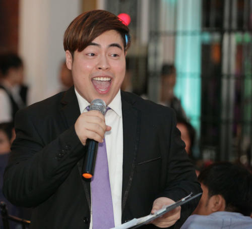 Ganns Deen, a Filipino wedding emcee in Canberra, singing a song